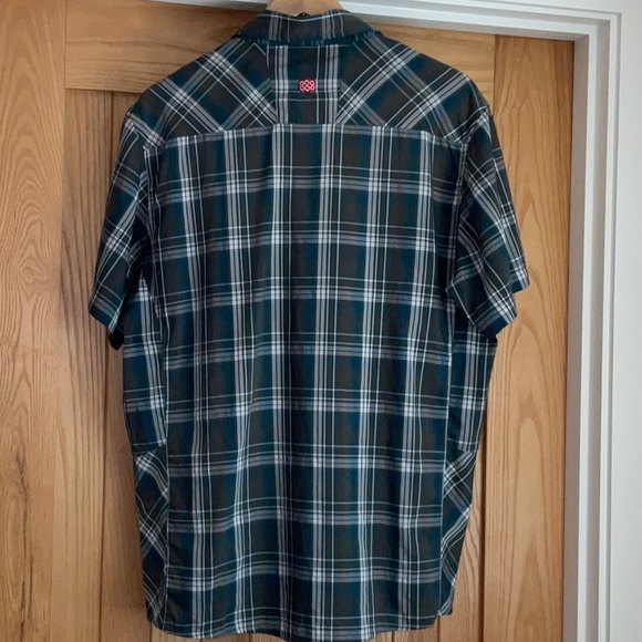 Men’s Sherpa Adventure Gear Short Sleeve Plaid Button Up Shirt. Like new! Large - Picture 6 of 13